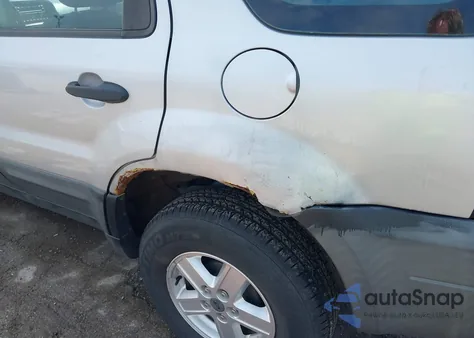 2007 Ford Escape Xls/Xls Manual z USA, uszkodzony, nr VIN 1FMYU02Z97KB80446